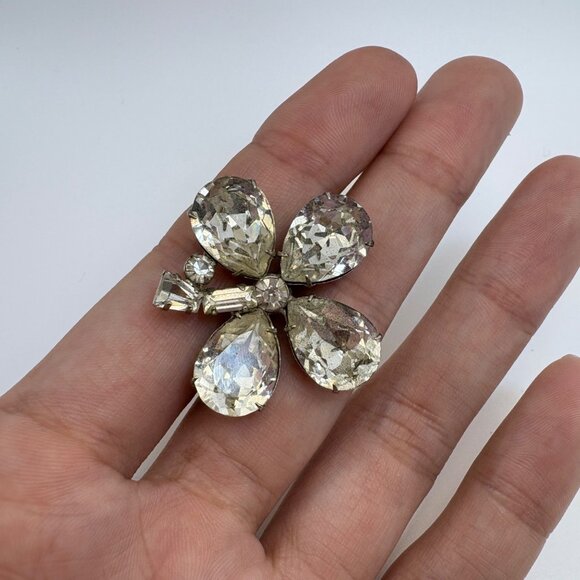 VTG Silver Tone White Crystal Four Leaf Clover Brooch Size 1.25" Length - Picture 9 of 10